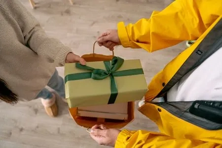 企業贈品單價 300～500 元怎麼選？員工禮、客戶禮與紀念禮推薦